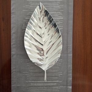 Peltrina Silver-like Leaf-Shaped Decorative Tray